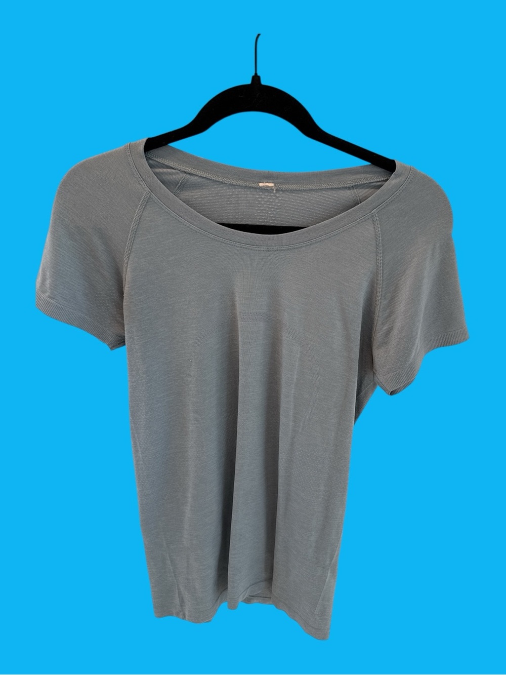 lululemon athletica Gray Short Sleeve Scoop Neck Tee